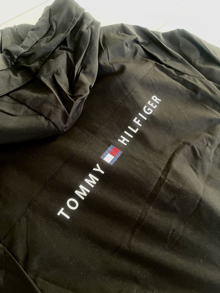 Дамско тънко яке на Tommy Jeans, р-р С ка