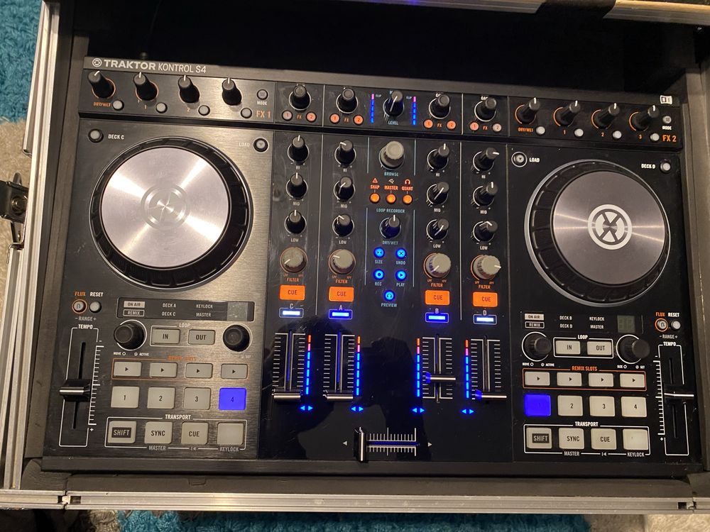 Traktor kontrol S4 mk2