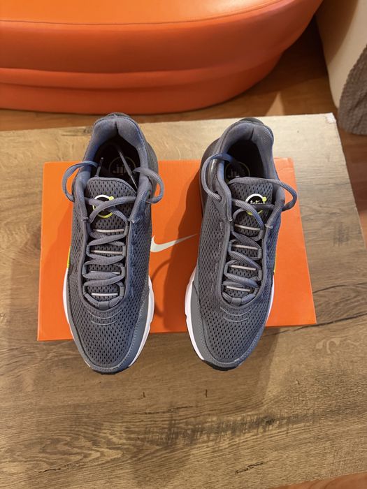 Pantofi sport Nike nefolositi