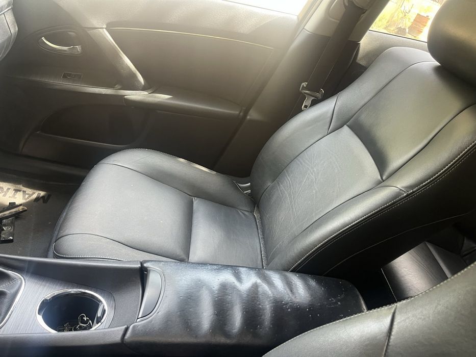 Toyota Avensis T27 2.2 177 к.с. на части!