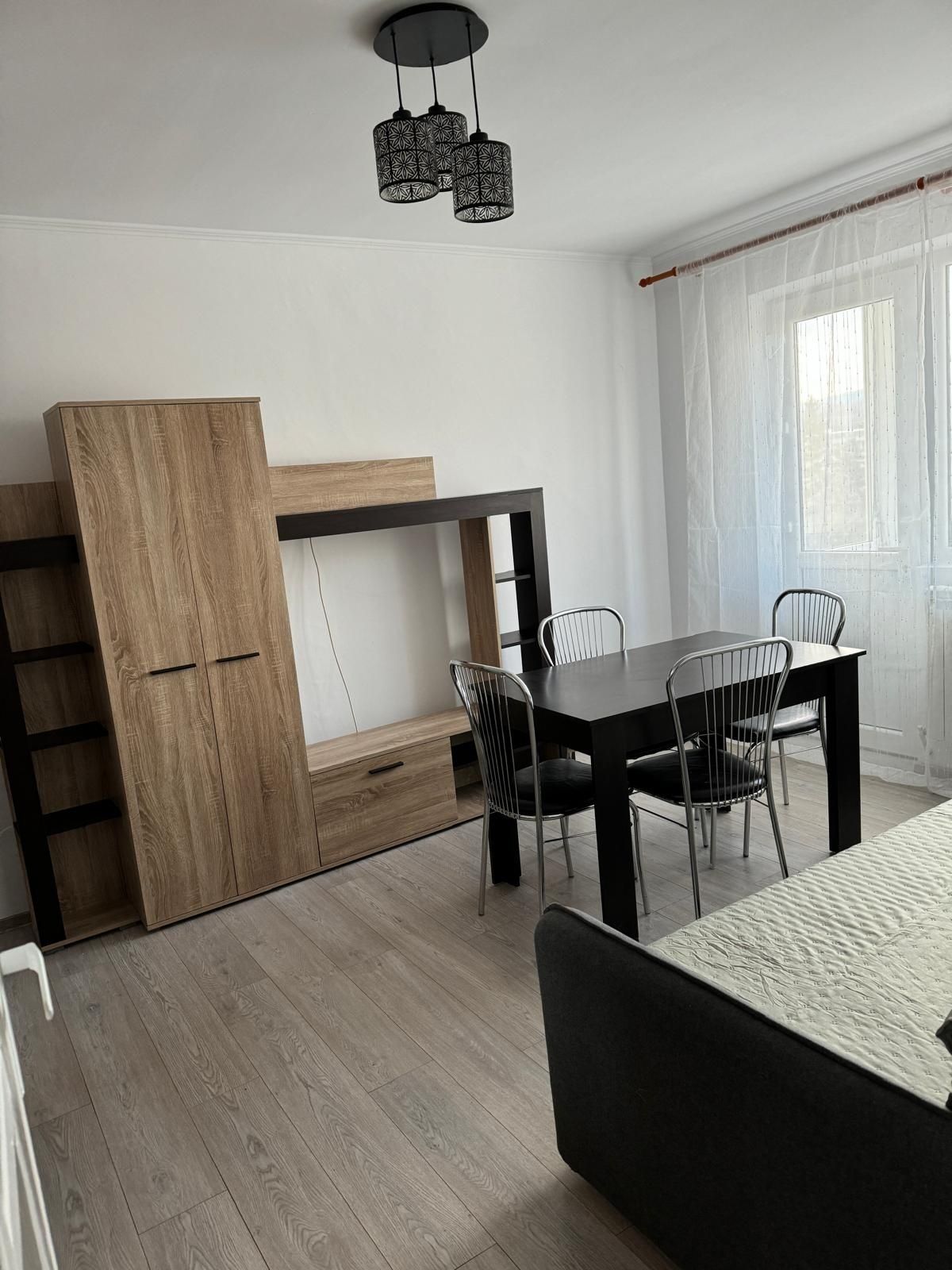 Vand apartament in Brad