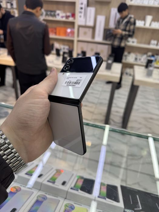 Samsung Z Flip 4   8/256GB