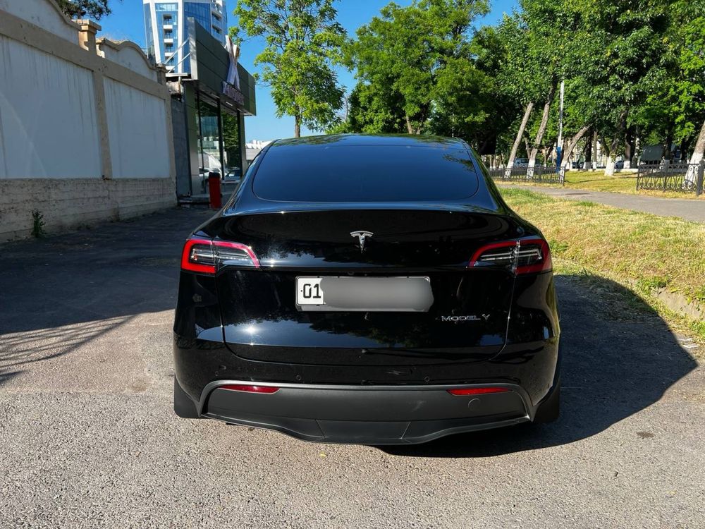 •Tesla Model Y 2022•