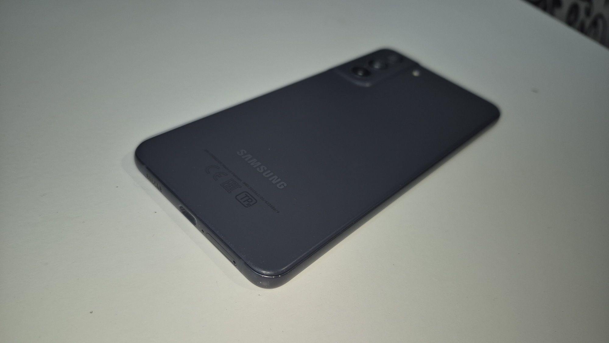 Samsung s21 fe в хорошем состоянии