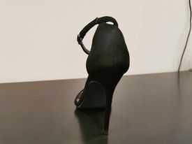 Обувки на ток номер 33