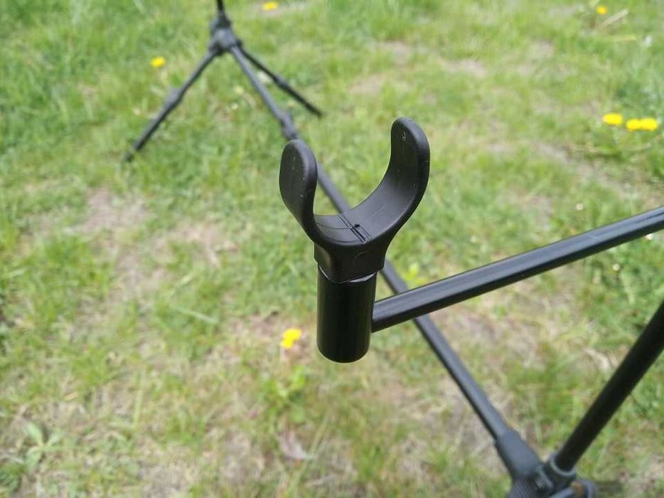 Стойка за дънен риболов, три сигнализатора и три светещи обтегача