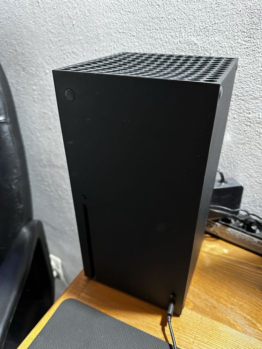 Vand xbox series x 1 TB in stare buna de functionare
