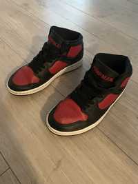 Adidași Jordan rosu și negru