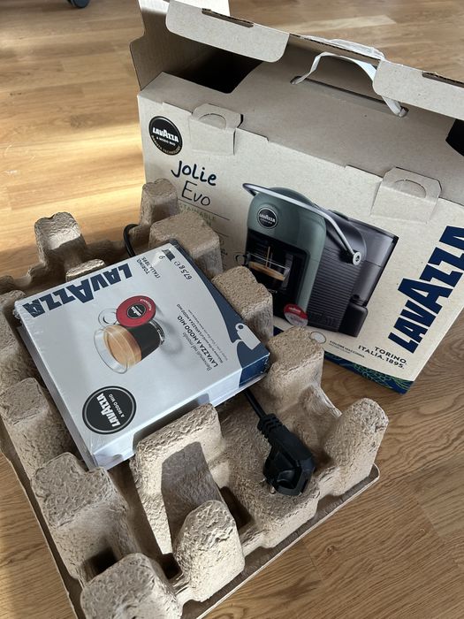 Бяла Кафемашина Lavazza EVO Jolie