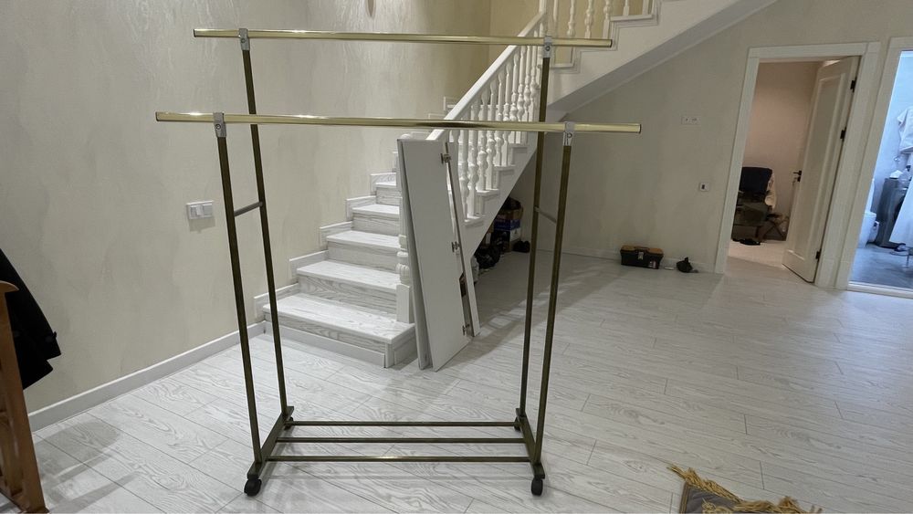 Гардеробная стойка