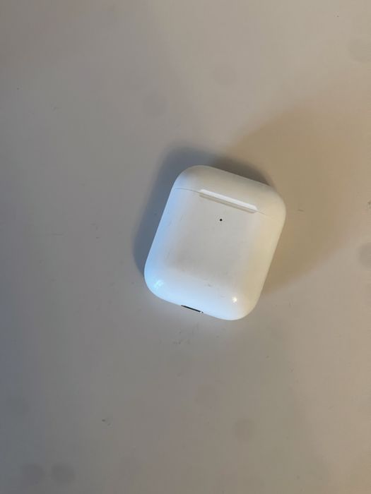 Airpods 1-го поколения в хорошем состояние