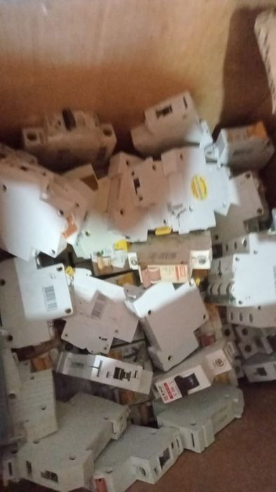 Продаются автоматические включатели однофазные, трехфазные