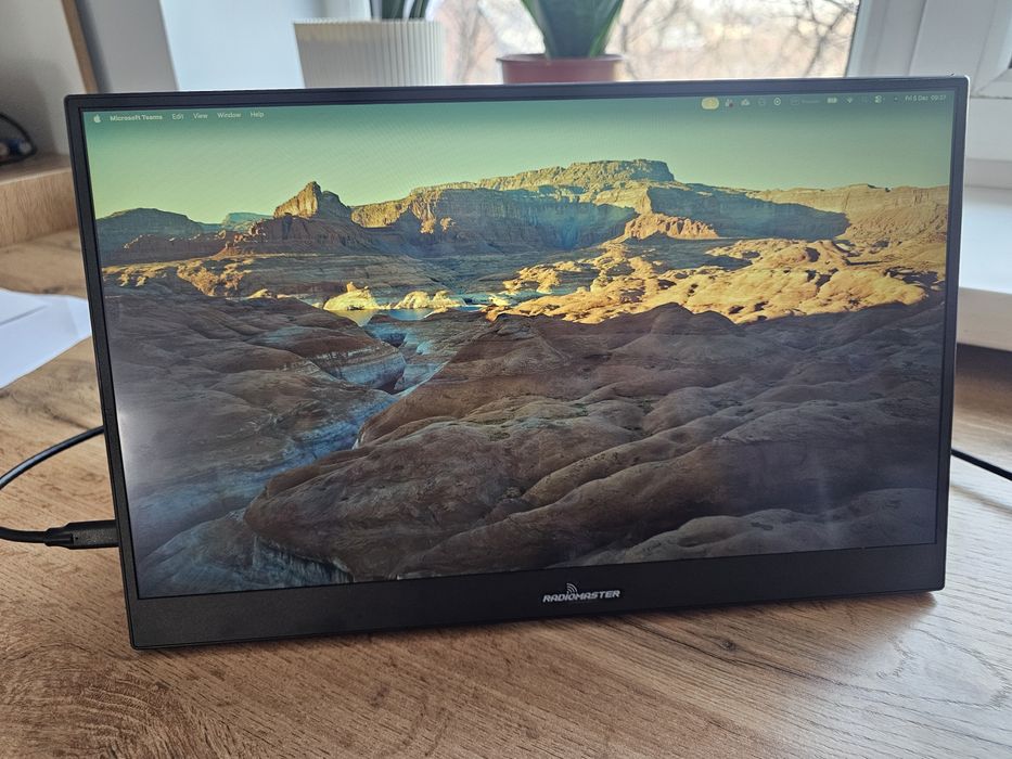 Портативный сенсорный монитор