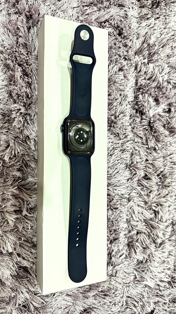 Срочно продаю Apple Watch 6 Series