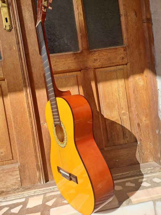 Set chitara cu capodastru ,corzi noi și husa