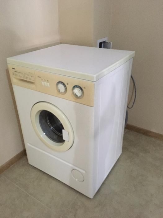 Продам стиральную машину Zanussi FLS-879C