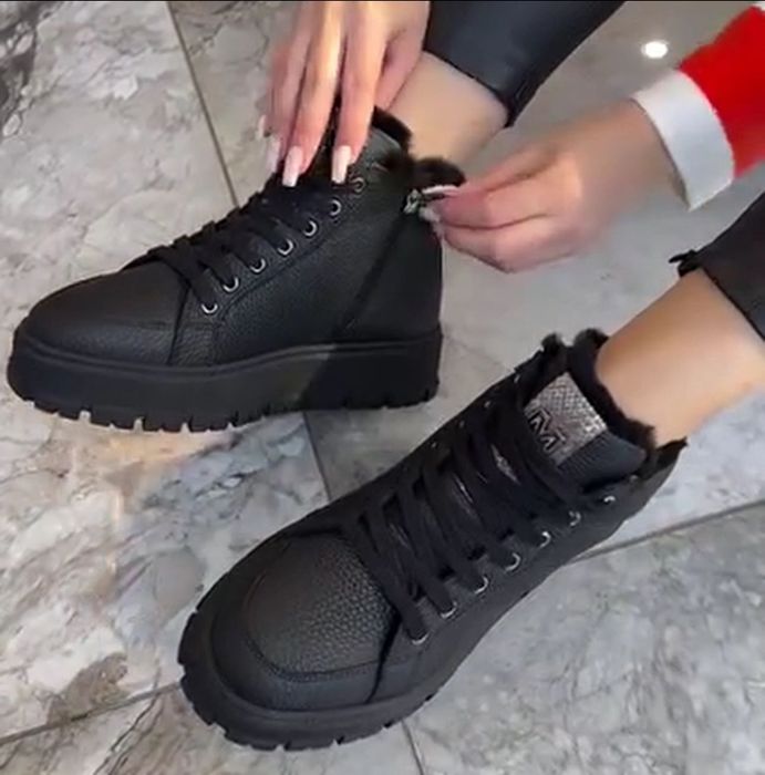 продам женскую зимнюю обувь