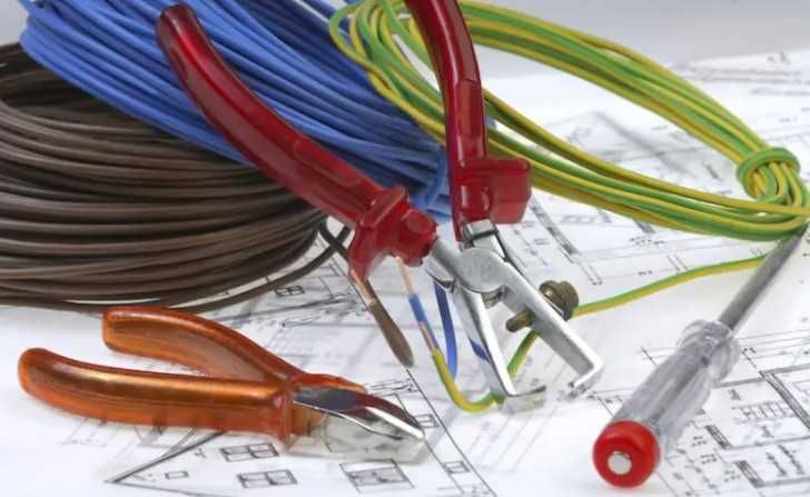 Electrician autorizat–Intervenții rapide/Instalații electrice complete