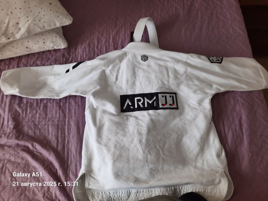 Продам кимоно для джиуджитсу