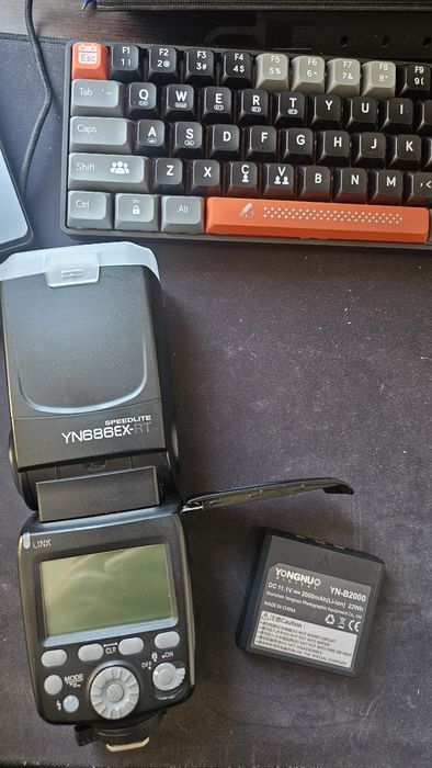 Blitz Yongnuo YN686EX-RT pentru Canon – TTL / HSS / Radio RT