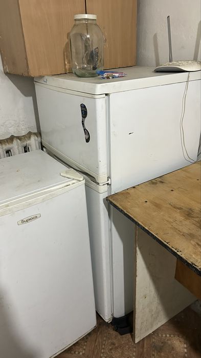 Холодилник 2 штук не рабочи оба за 5000тг