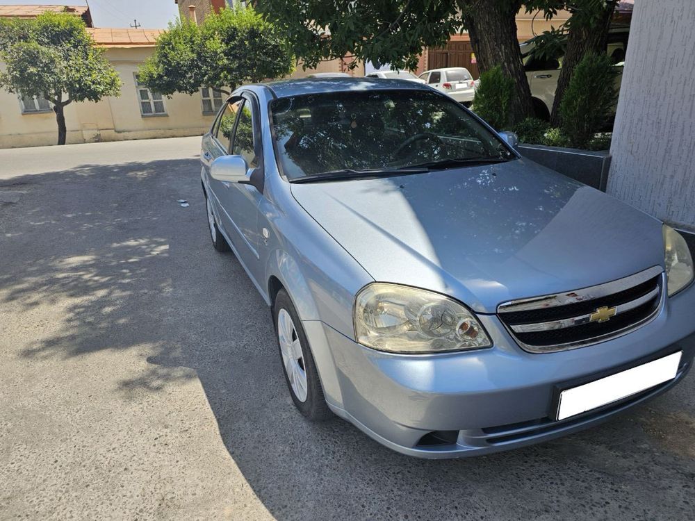 Продаётся автомобиль Chevrolet Laccetti