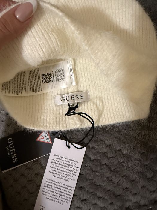 Чисто нова зимна шапка Guess
