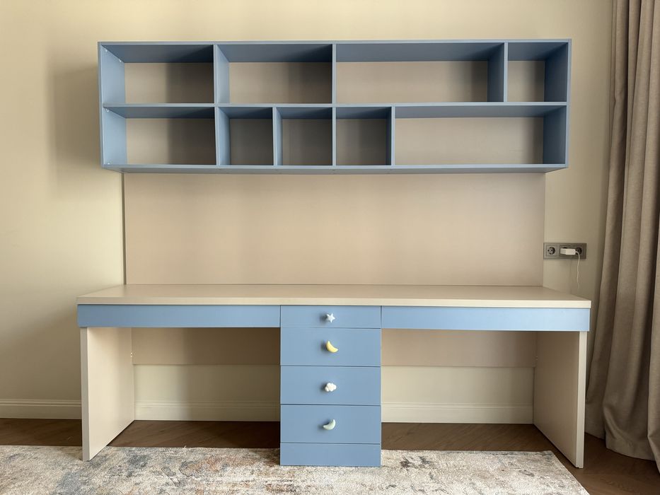 Детская мебель: Стол рабочий с полками