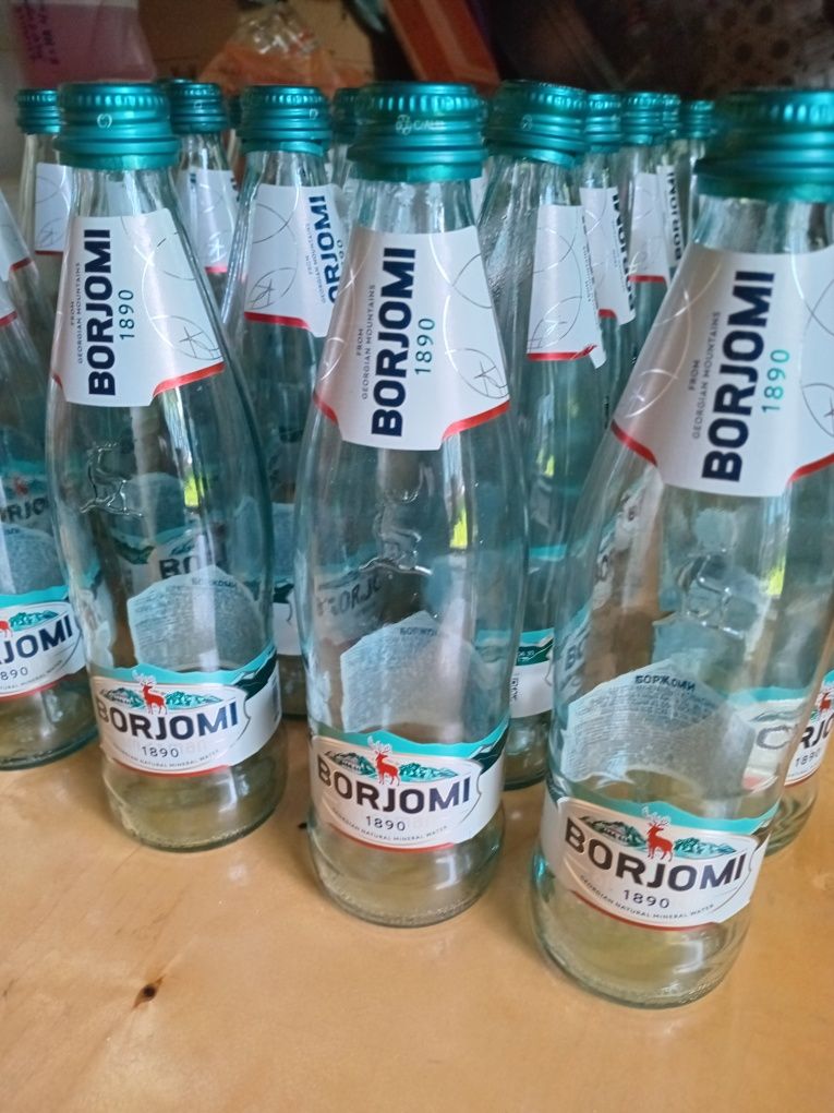 Продам стеклянные бутылки от Боржоми 500мл, 60 штк