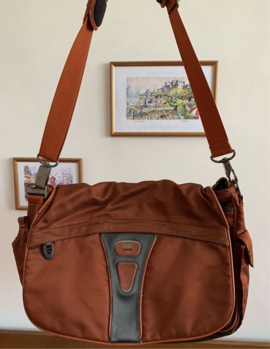 Нова маркова чанта за лаптоп, закупена в Щатите