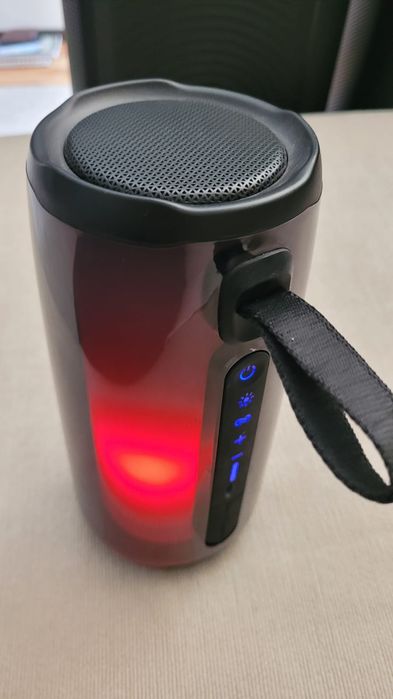 boxa cu lumina JBL Pulse 5 NU este originala