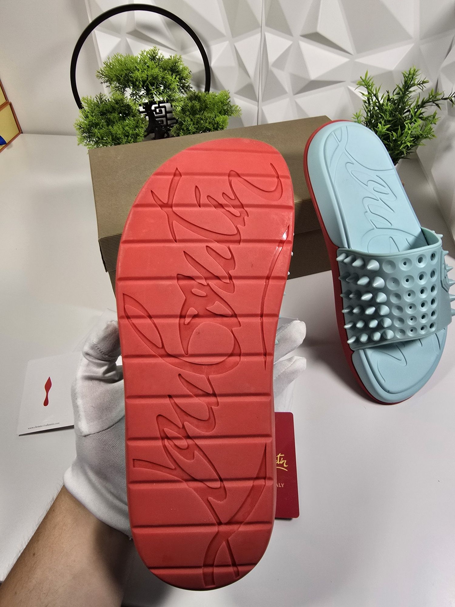 Чехли Christian Louboutin