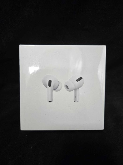 Apple AirPods Pro cu MagSafe Charging Case