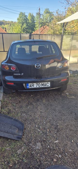 Vând mazda 3 la piese
