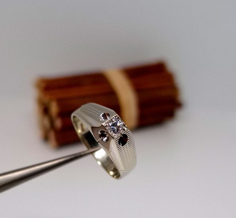 Inel din aur de 18K si diamante natural