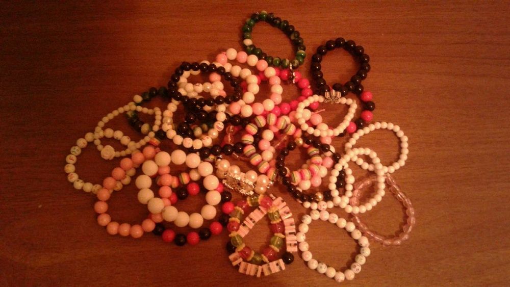 Ръчно изработени гривни