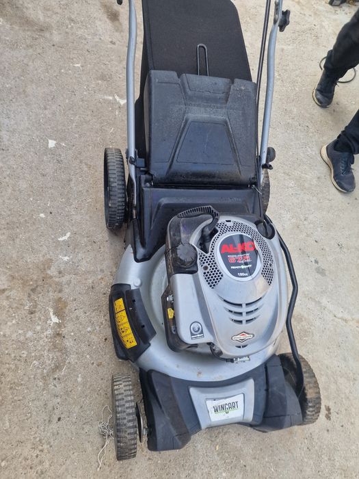 Masina de tuns iarba sau gazon Wingart pe benzina cu tractiune si cos8