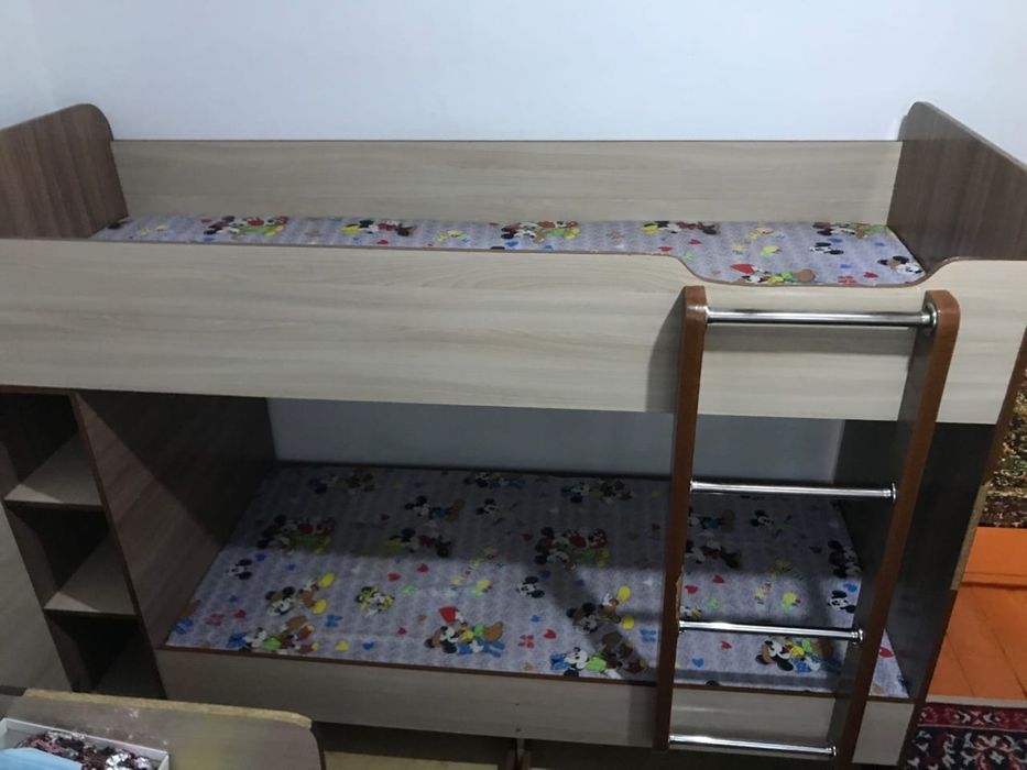 Двухяростный кровать