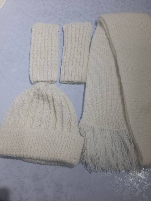 Продам вязаный зимний комплект