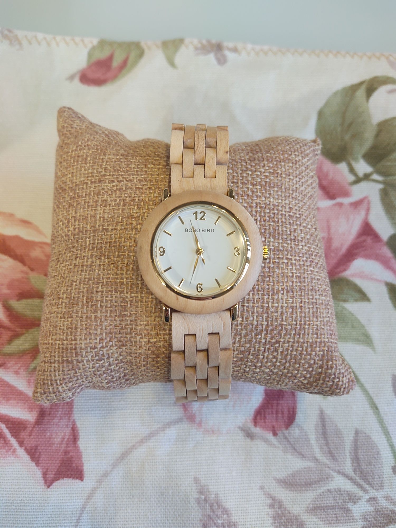 Дамски часовник ръчна изработка от дърво