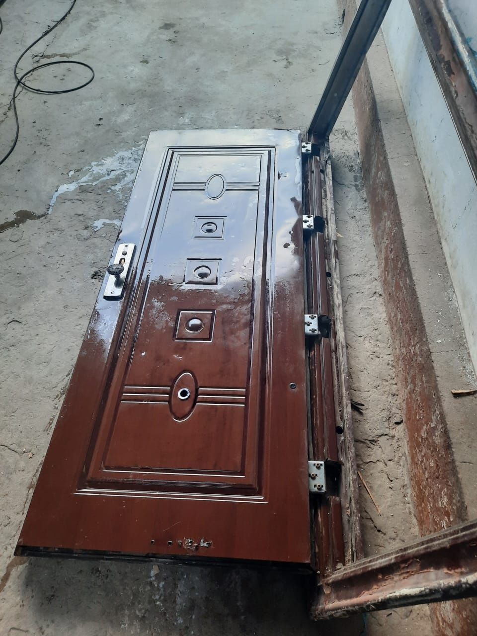 Продаётся железная дверь