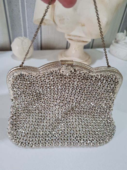 Posetuta superba eleganta cu inchizatoare din argint ..art deco