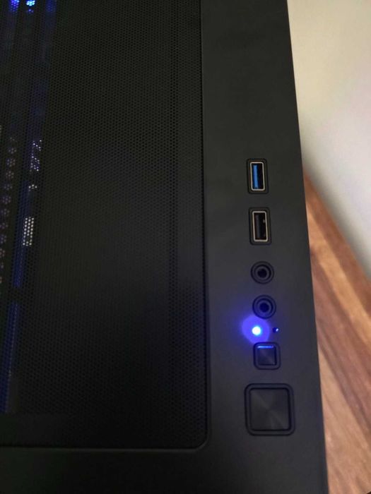 Нов / Ryzen 5600 / 16GB RAM / 512GB NVMe / RX 580 8GB / Геймърски