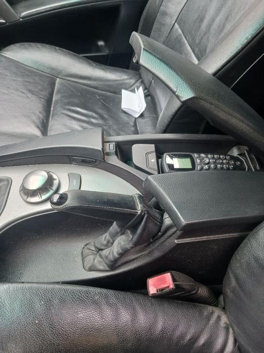 Vând bmw e60 525d manual din 2004,