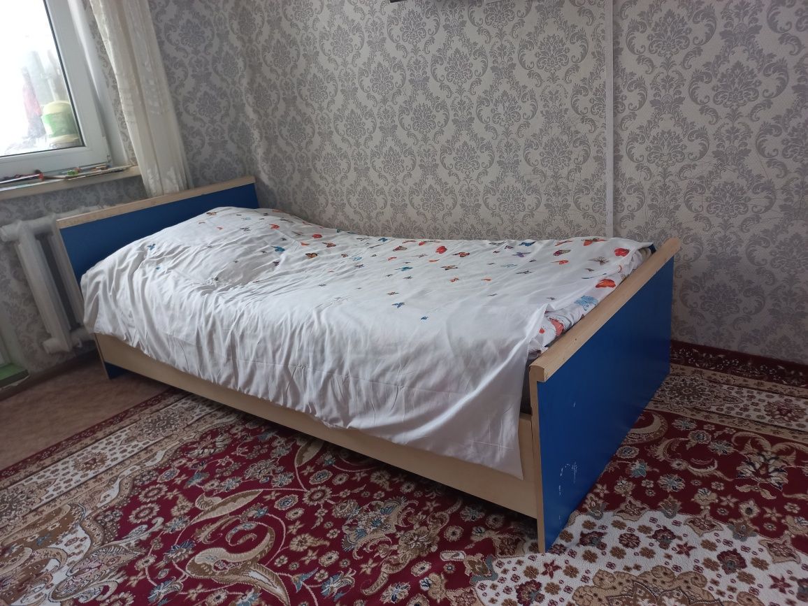 Продам кровать детскую синего цвета. Россия. За 10тыс.
