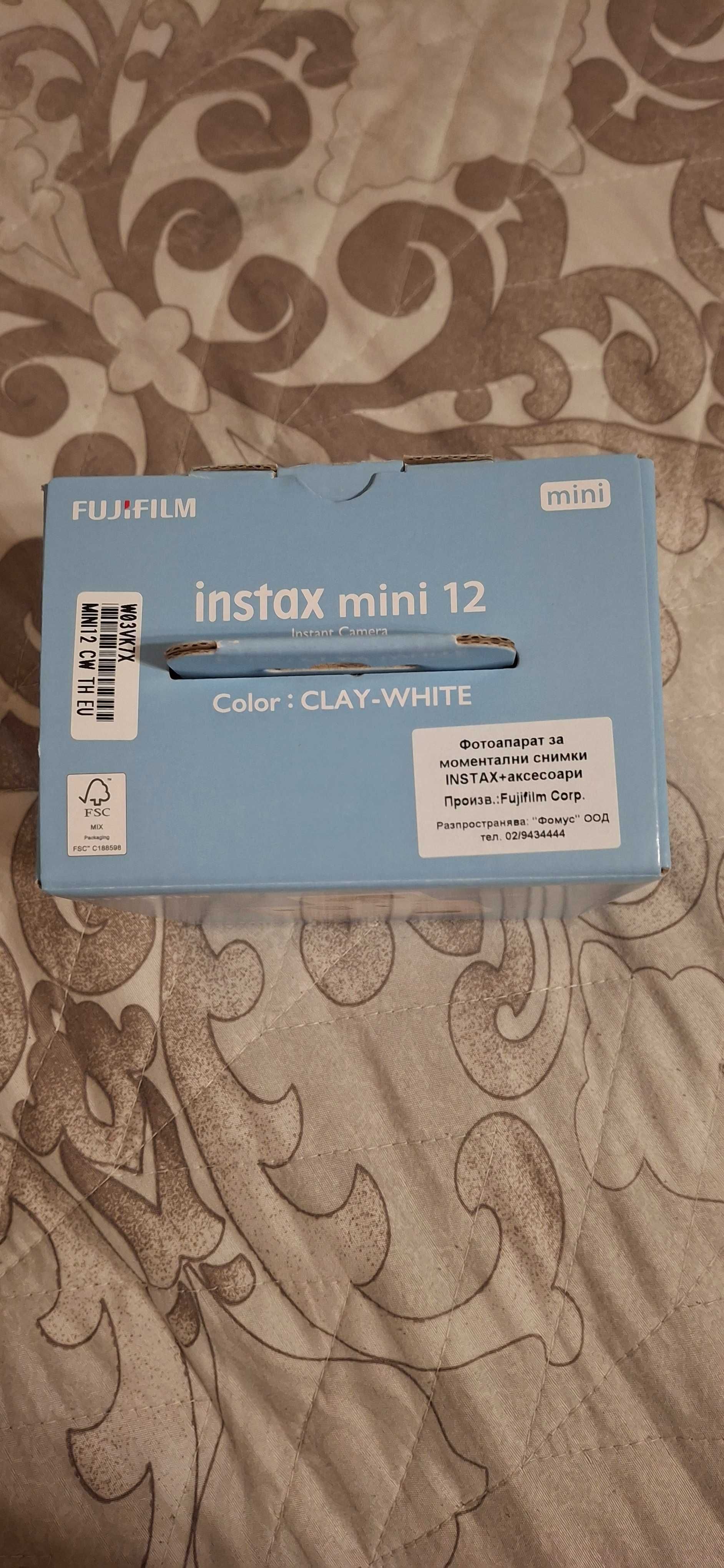 Instax mini 12,апарат за моментални снимки.