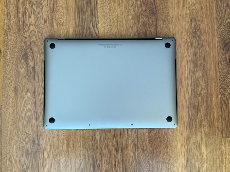 15' Apple MacBook Pro Mid 2017 16GB RAM/512GB SSD/Radeon 555/Бат 6ч