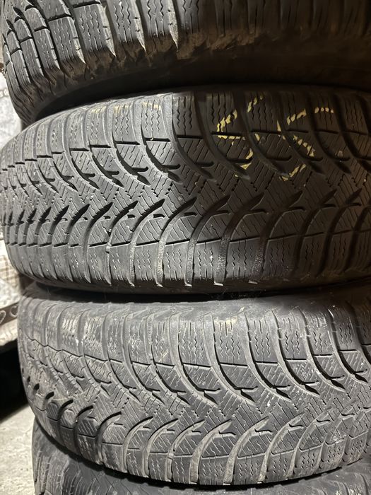 Anvelope iarna Michelin 185/60/R15 + jante tabla