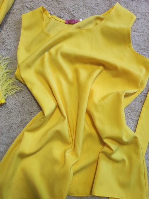 Костюм нов  размер Л но става и за М.