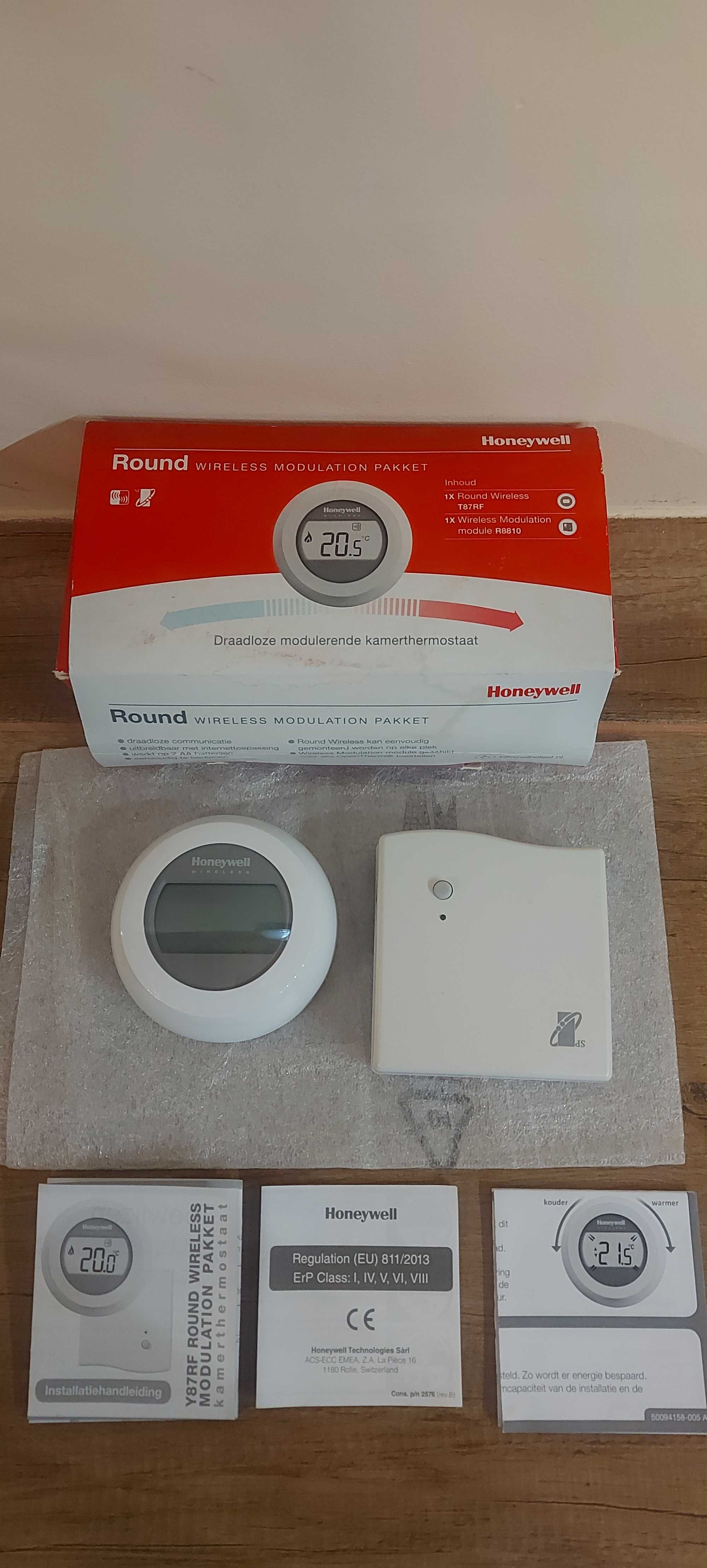 Термостат Smart Honeywell Y87RFC, Wireless, Gateway, 5-35°C, LCD